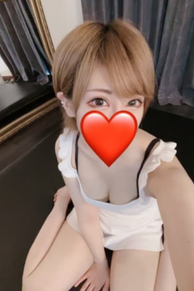 つきな