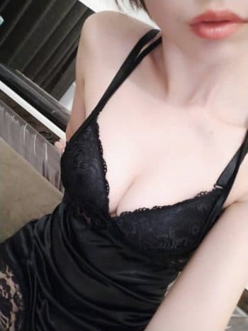 きぃ