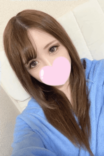 つきな
