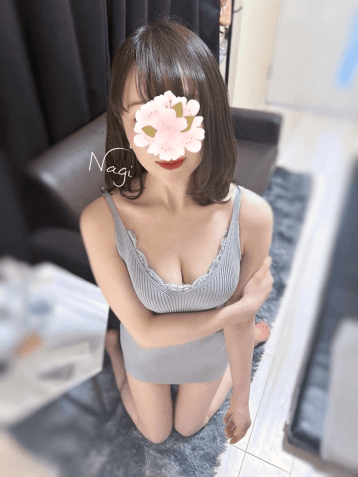 安達 なぎ