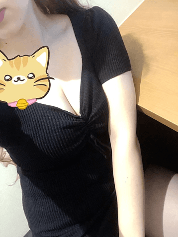 足立 なな
