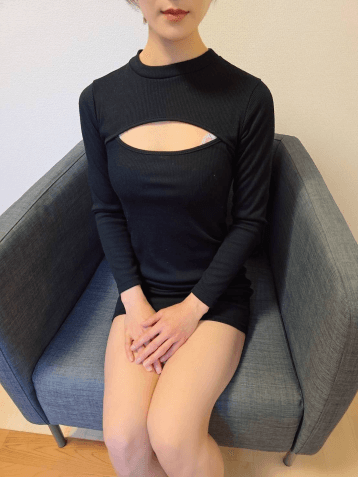 初美 せりな